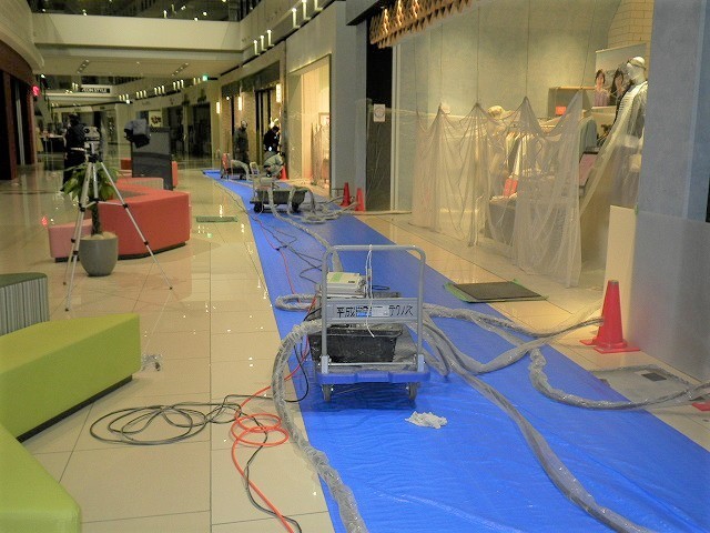 大阪郊外ショッピングモールの通路基礎沈下をJOG工法で夜間復元（施工写真5）